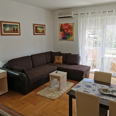 Mara Apartment Cres