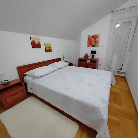 Mara Appartement Cres