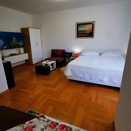 Mara Apartment *