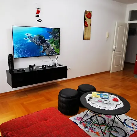 Mara Apartment Cres