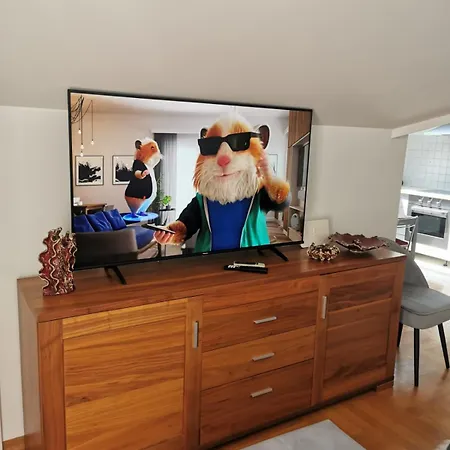 Mara Apartment Cres