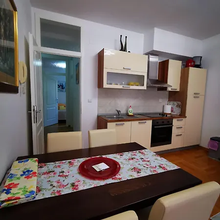 Mara Cres