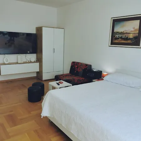 Mara Apartment