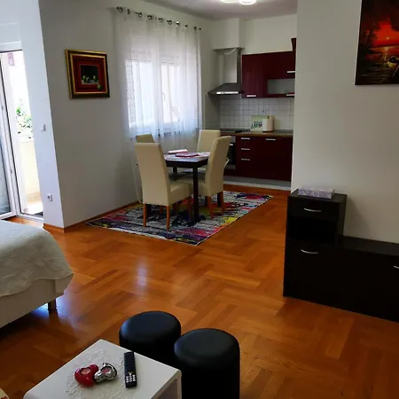 Mara Apartment