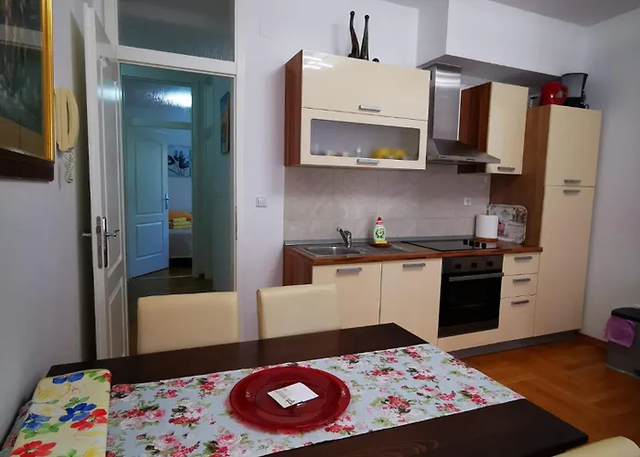Mara Cres