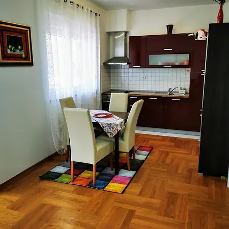 Mara Apartament *